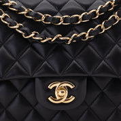 Chanel Classic Double Flap Medium Lammleder Schwarz GHW