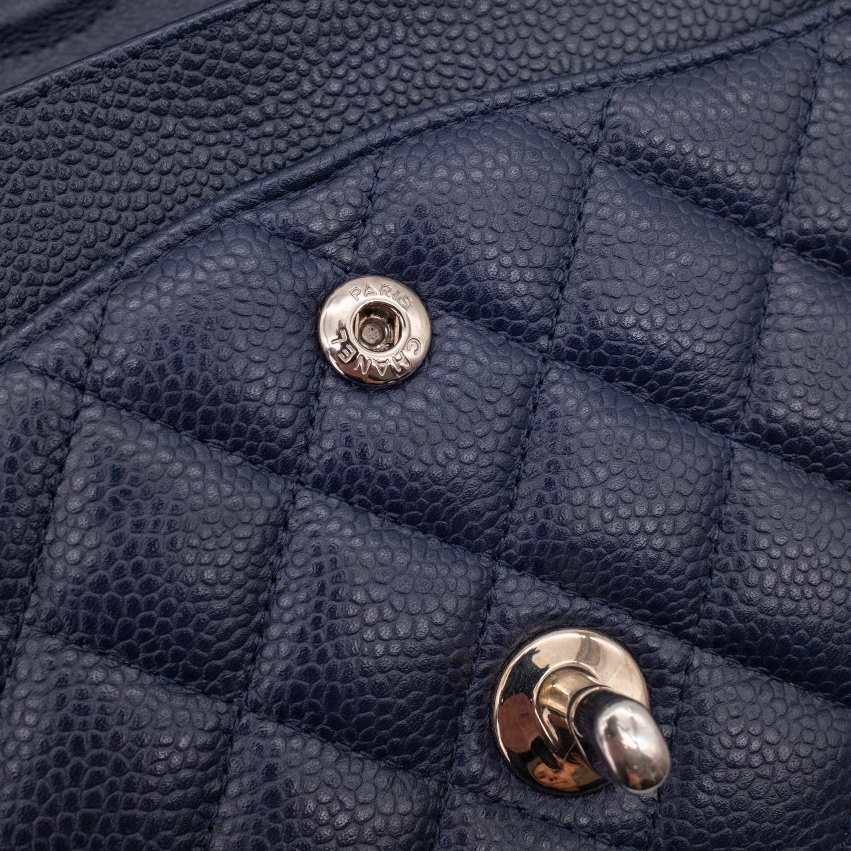 Chanel Classic Double Flap Medium Caviar Leder Dunkelblau PHW