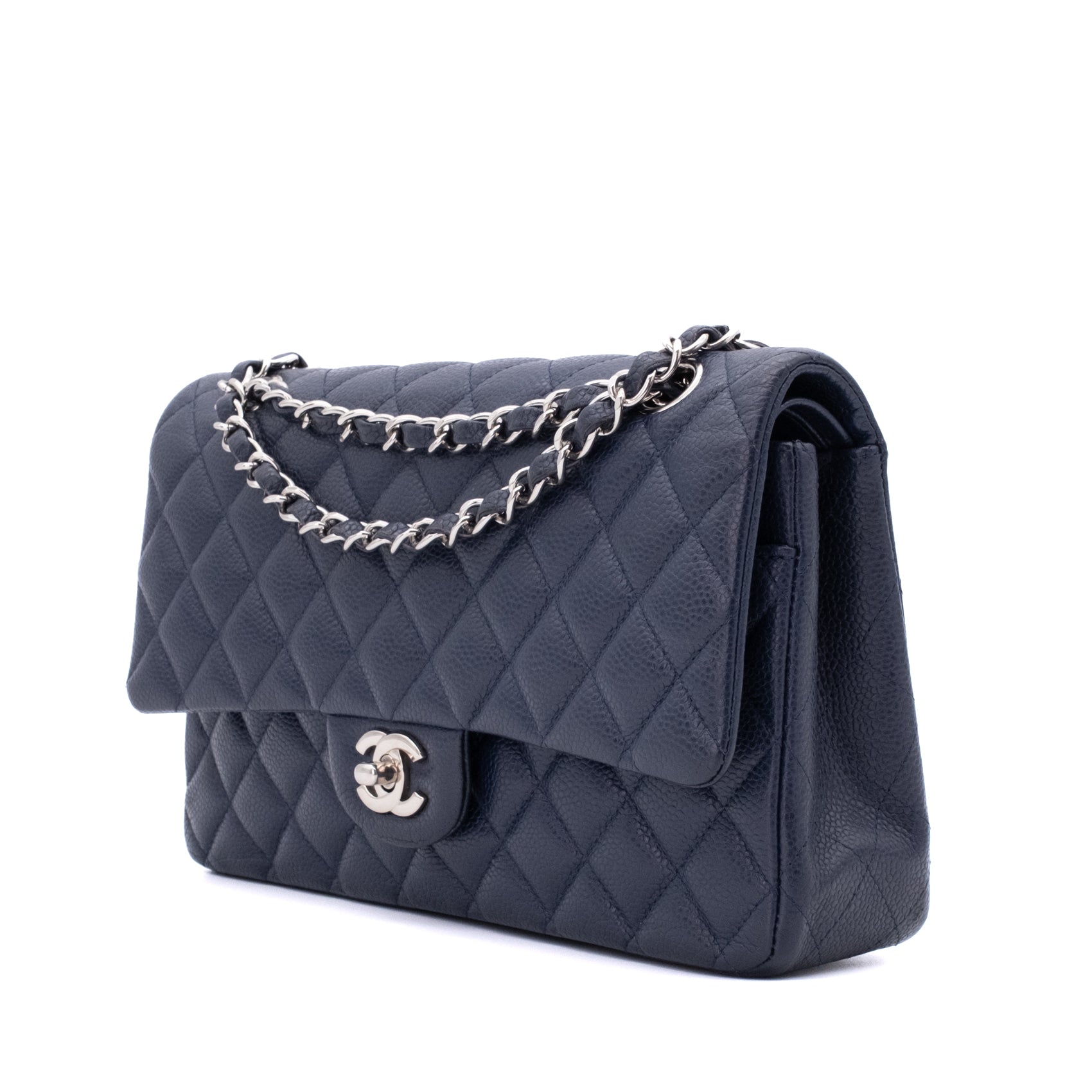 Chanel Classic Double Flap Bag in Medium Größe aus dunkelblauem Caviarleder mit silberner Hardware Seitenansicht