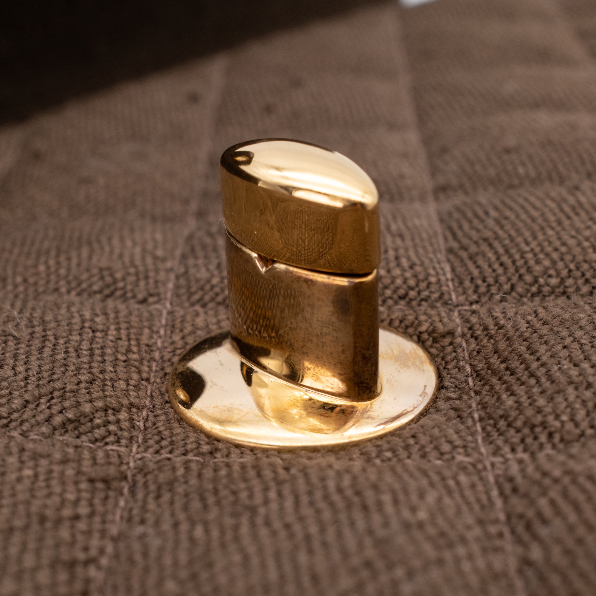 Chanel Classic Jumbo Maxi Single Flap Leinen Braun GHW