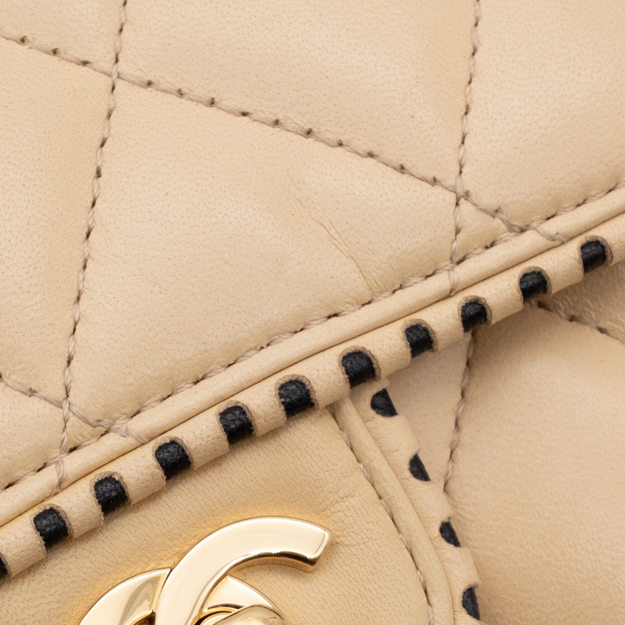 Chanel Classic Single Flap Medium Lammleder Beige GHW