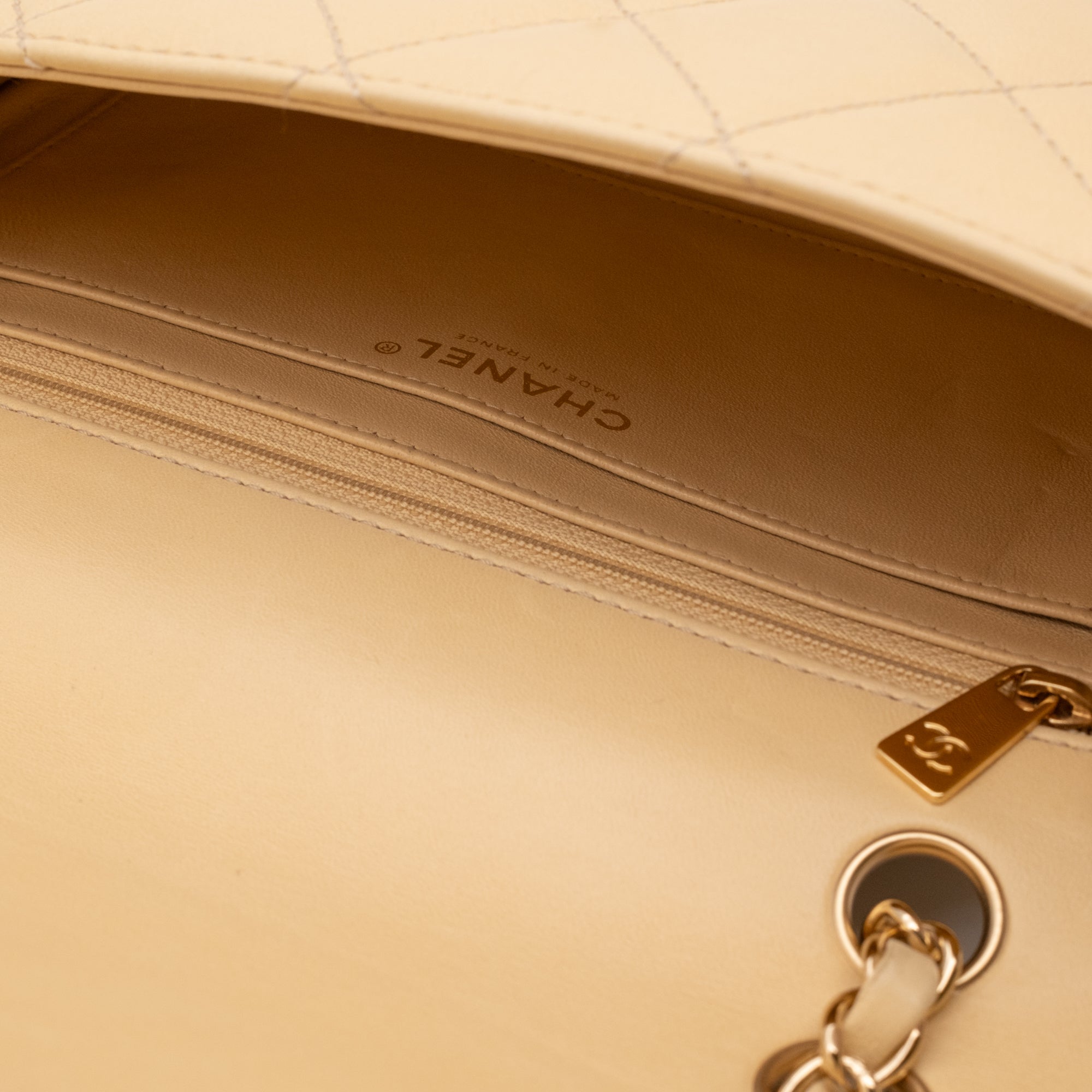 Chanel Classic Single Flap Medium Lammleder Beige GHW