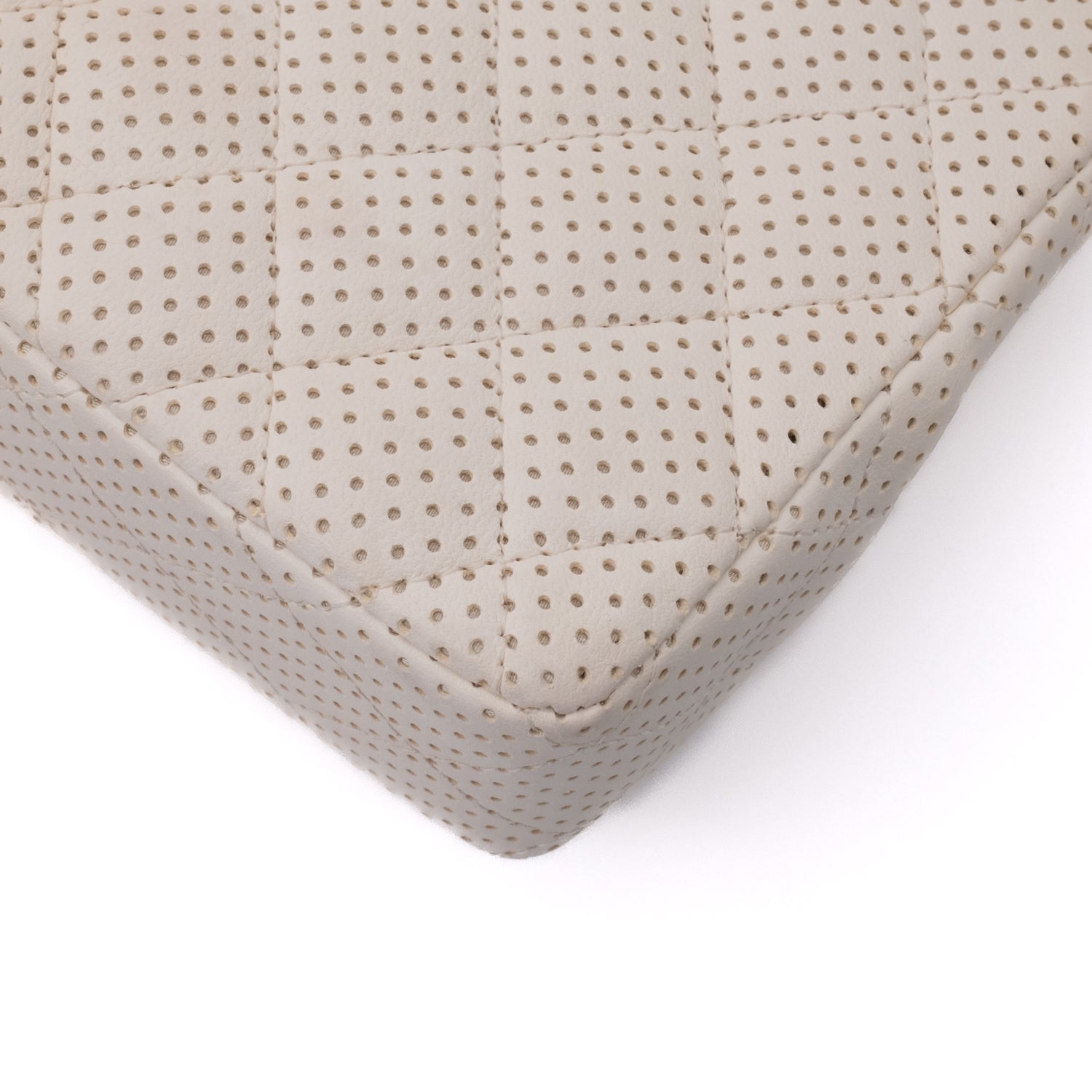 Chanel Classic Single Flap East West Medium Perforiertem Lammleder Off-White PHW