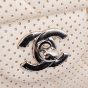 Chanel Classic Single Flap East West Medium Perforiertem Lammleder Off-White PHW