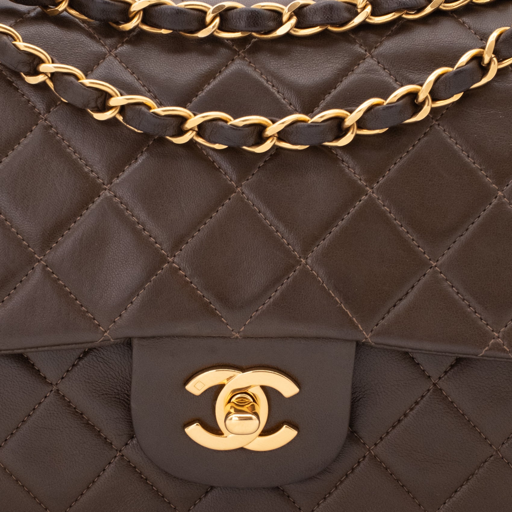 Vintage Chanel Classic Double Flap Bag in Medium Größe aus khaki braunem Lammleder mit 24 Karat vergoldeter Hardware