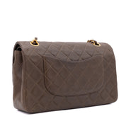 Vintage Chanel Classic Double Flap Bag in Medium Größe aus khaki braunem Lammleder mit 24 Karat vergoldeter Hardware Rückseite