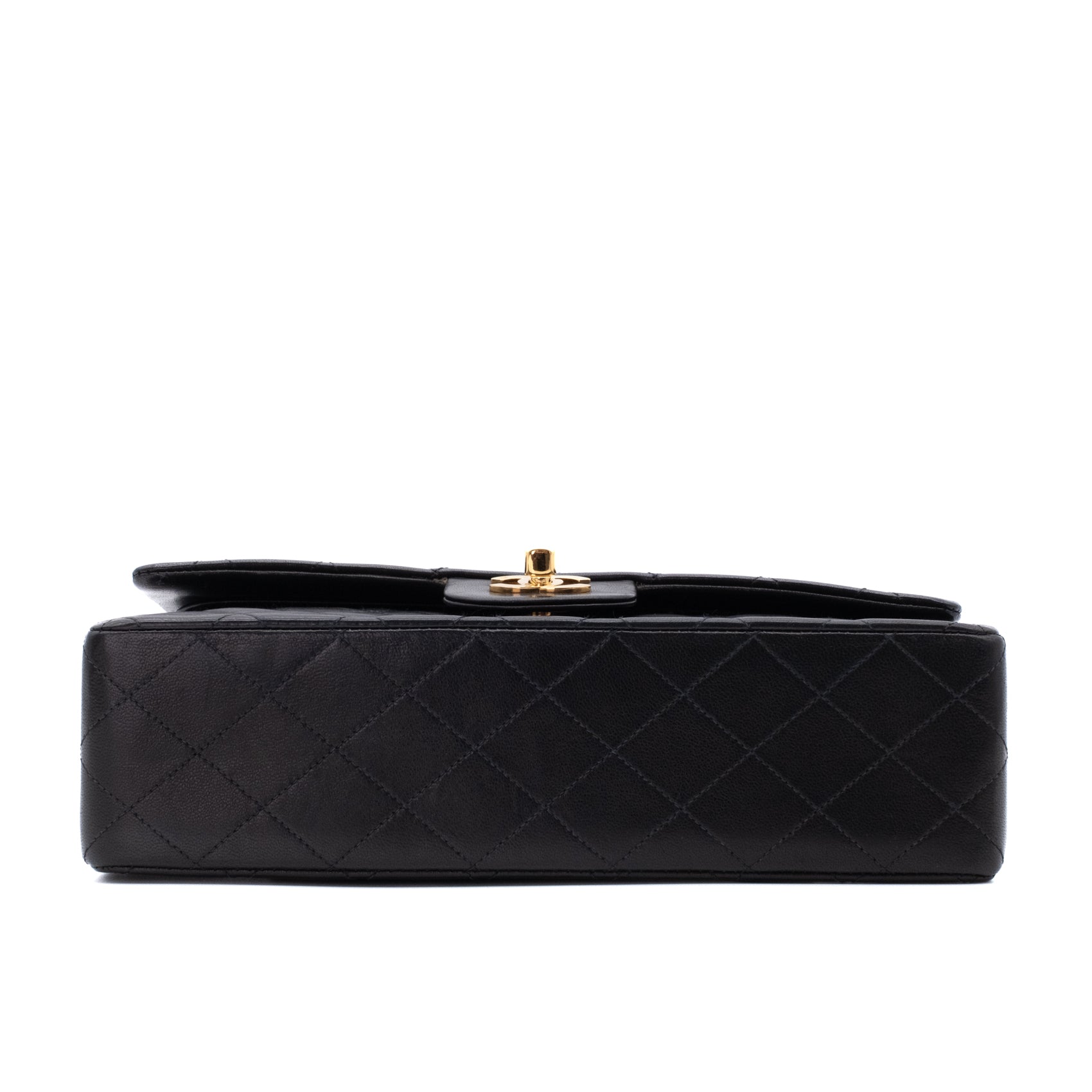 Vintage Chanel Classic Double Flap Bag in Medium Größe aus schwarzem Lammleder mit 24 Karat vergoldeter Hardware Boden