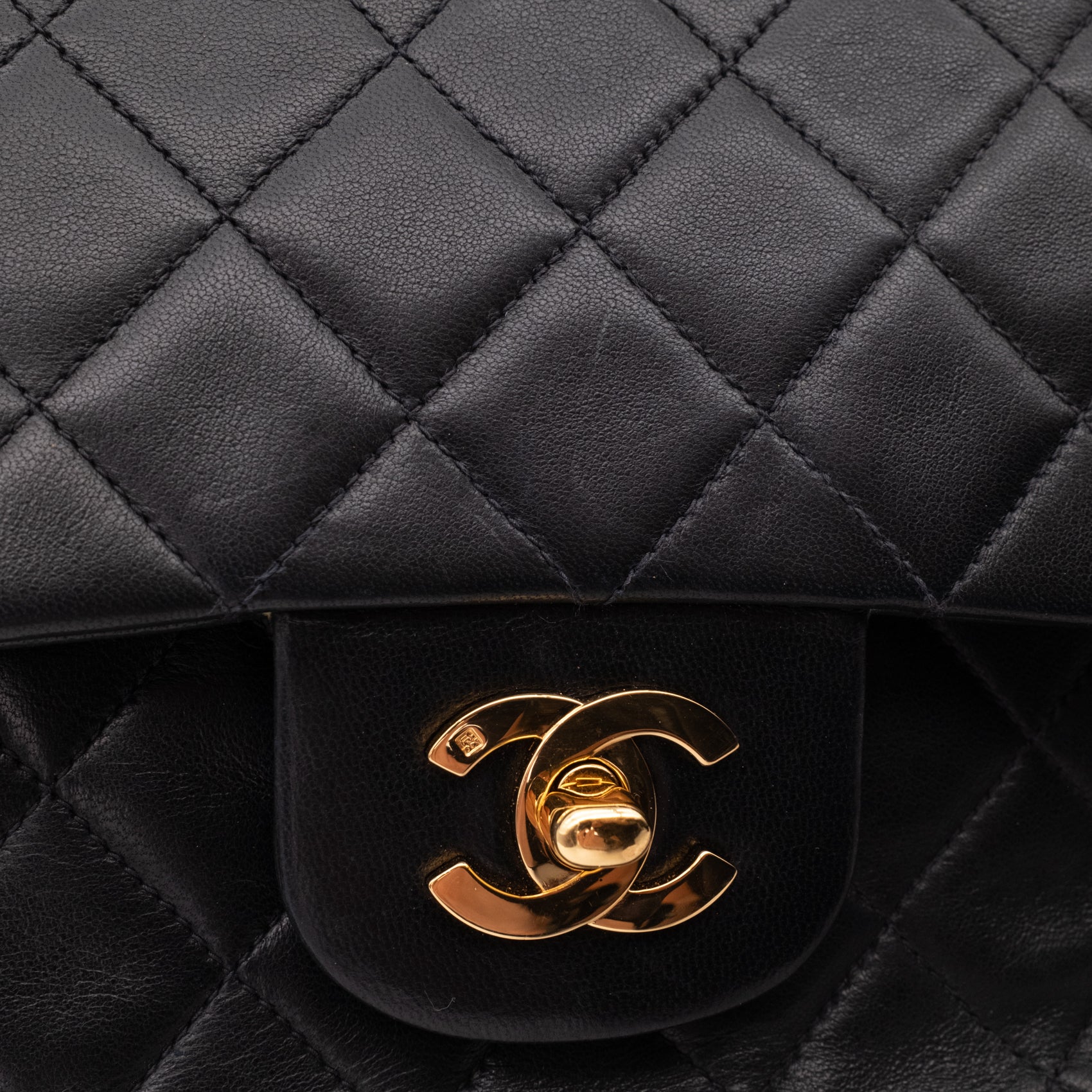 Chanel Classic Double Flap Medium Lammleder Schwarz GHW 24k