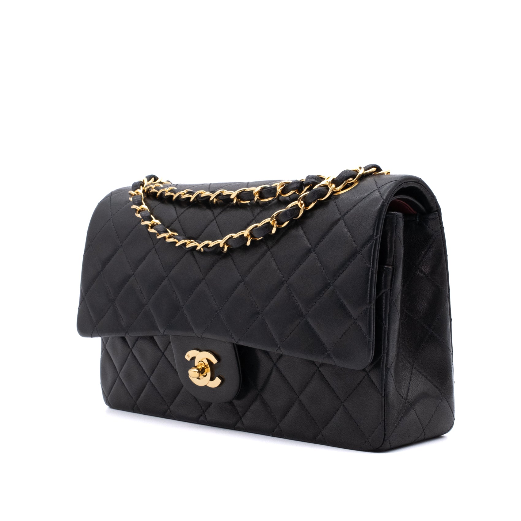 Vintage Chanel Classic Double Flap Bag in Medium Größe aus schwarzem Lammleder mit 24 Karat vergoldeter Hardware Seitenansicht