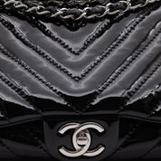 Chanel Classic Single Flap Schultertasche Accordion Chevron Lackleder Schwarz SHW