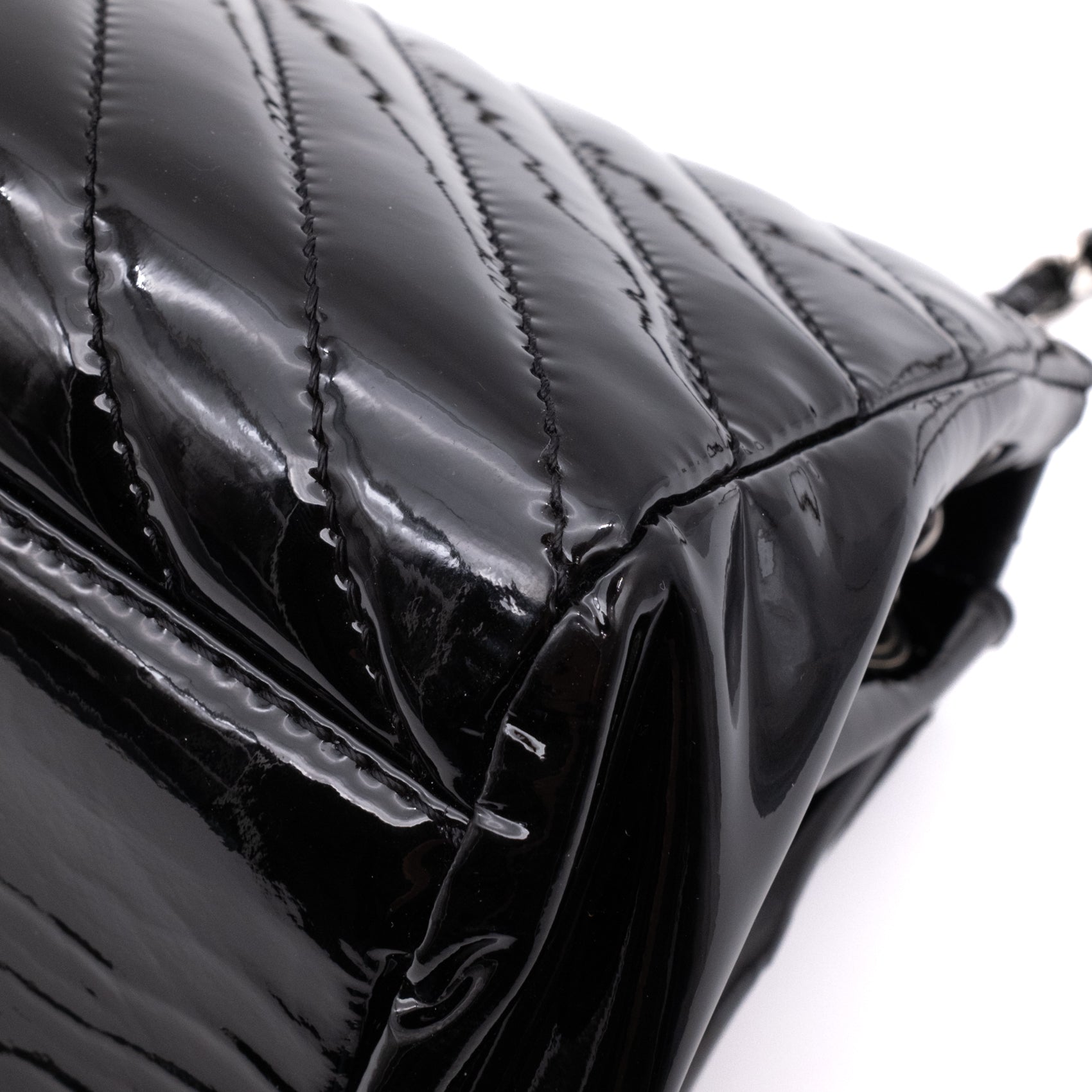 Chanel Classic Single Flap Schultertasche Accordion Chevron Lackleder Schwarz SHW