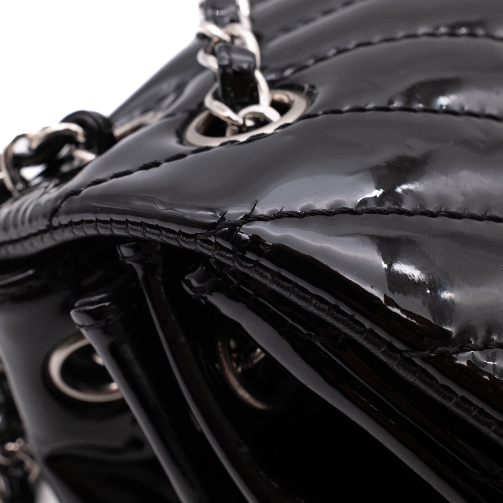 Chanel Classic Single Flap Schultertasche Accordion Chevron Lackleder Schwarz SHW