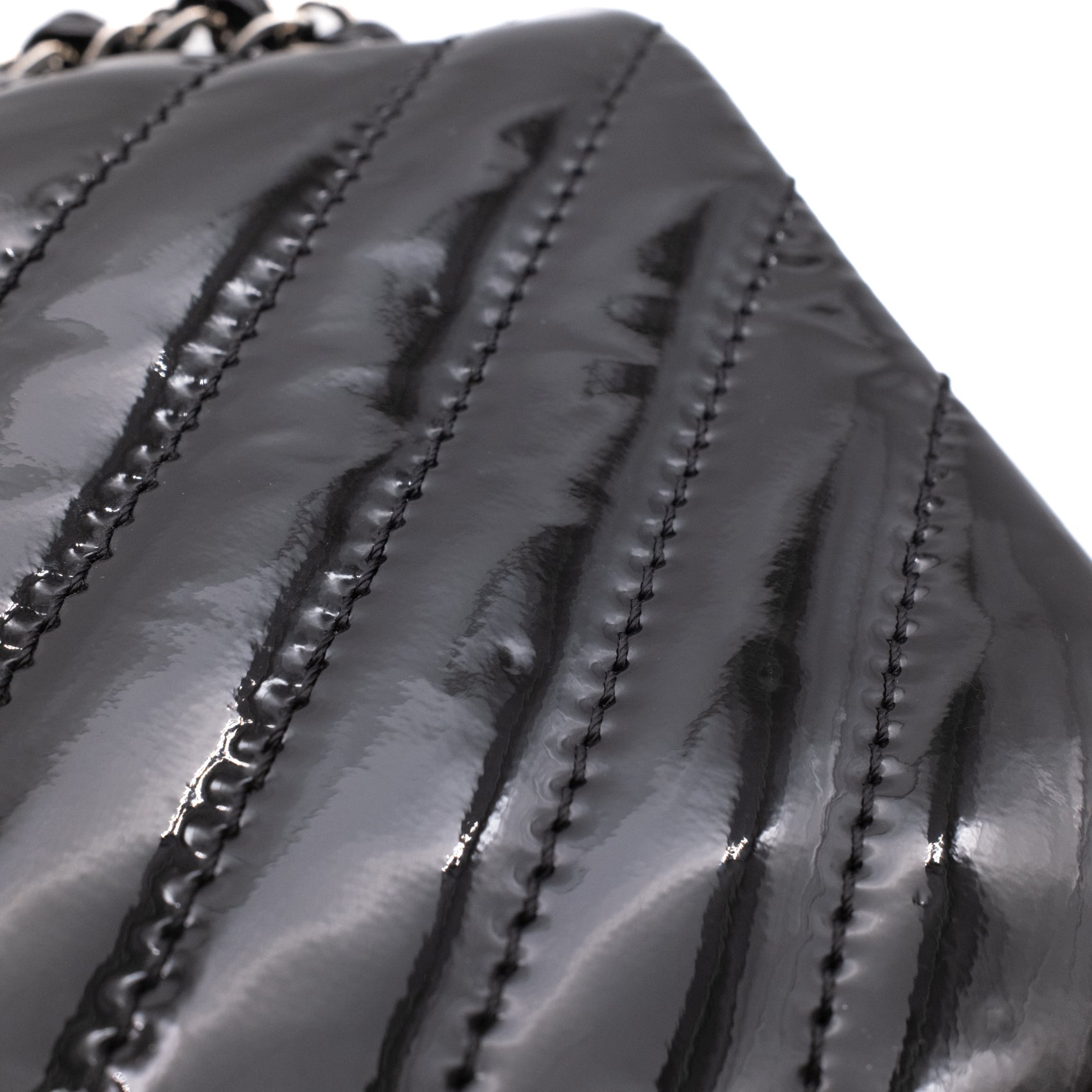 Chanel Classic Single Flap Schultertasche Accordion Chevron Lackleder Schwarz SHW