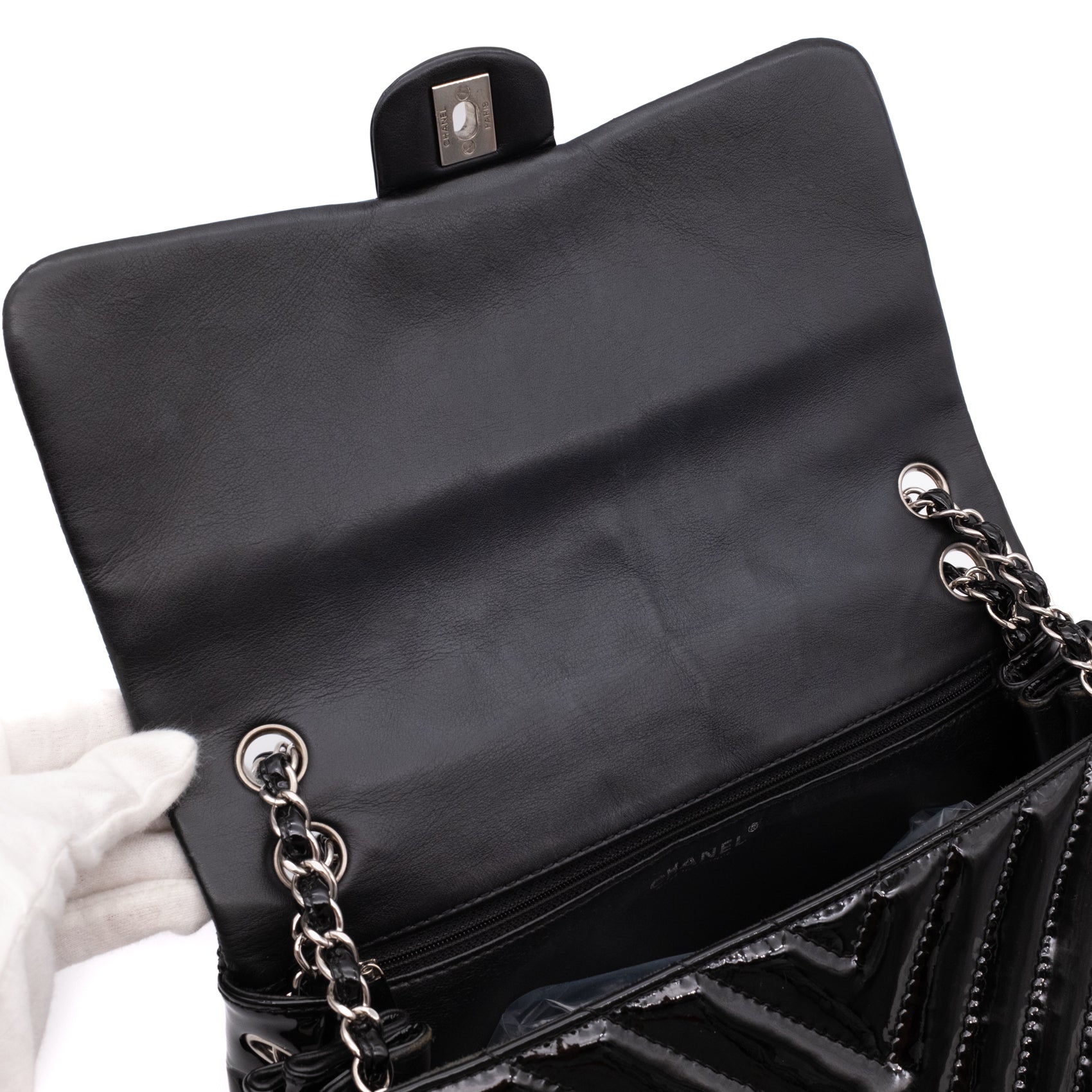 Chanel Classic Single Flap Schultertasche Accordion Chevron Lackleder Schwarz SHW