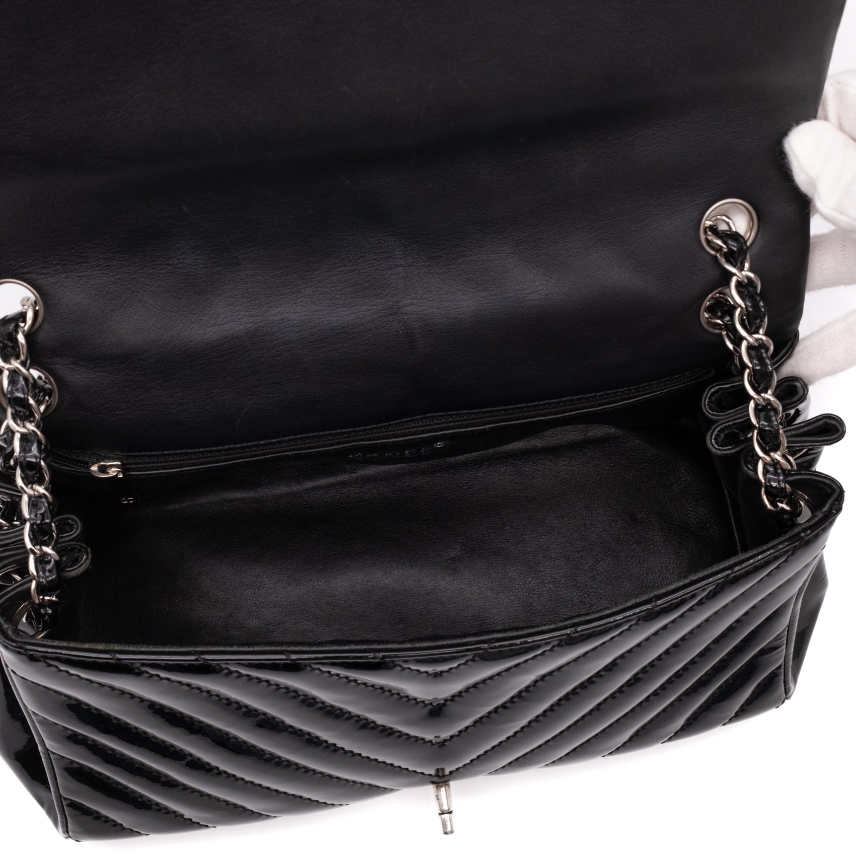 Chanel Classic Single Flap Schultertasche Accordion Chevron Lackleder Schwarz SHW