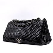 Chanel Classic Single Flap Schultertasche Accordion Chevron Lackleder Schwarz SHW