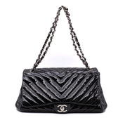 Chanel Classic Single Flap Schultertasche Accordion Chevron Lackleder Schwarz SHW