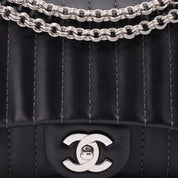 Chanel Classic Single Flap Medium Lammleder Schwarz Mademoiselle Vertical Quilted SHW