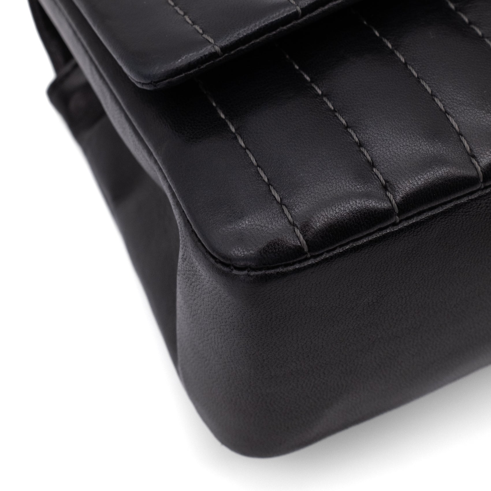 Chanel Classic Single Flap Medium Lammleder Schwarz Mademoiselle Vertical Quilted SHW