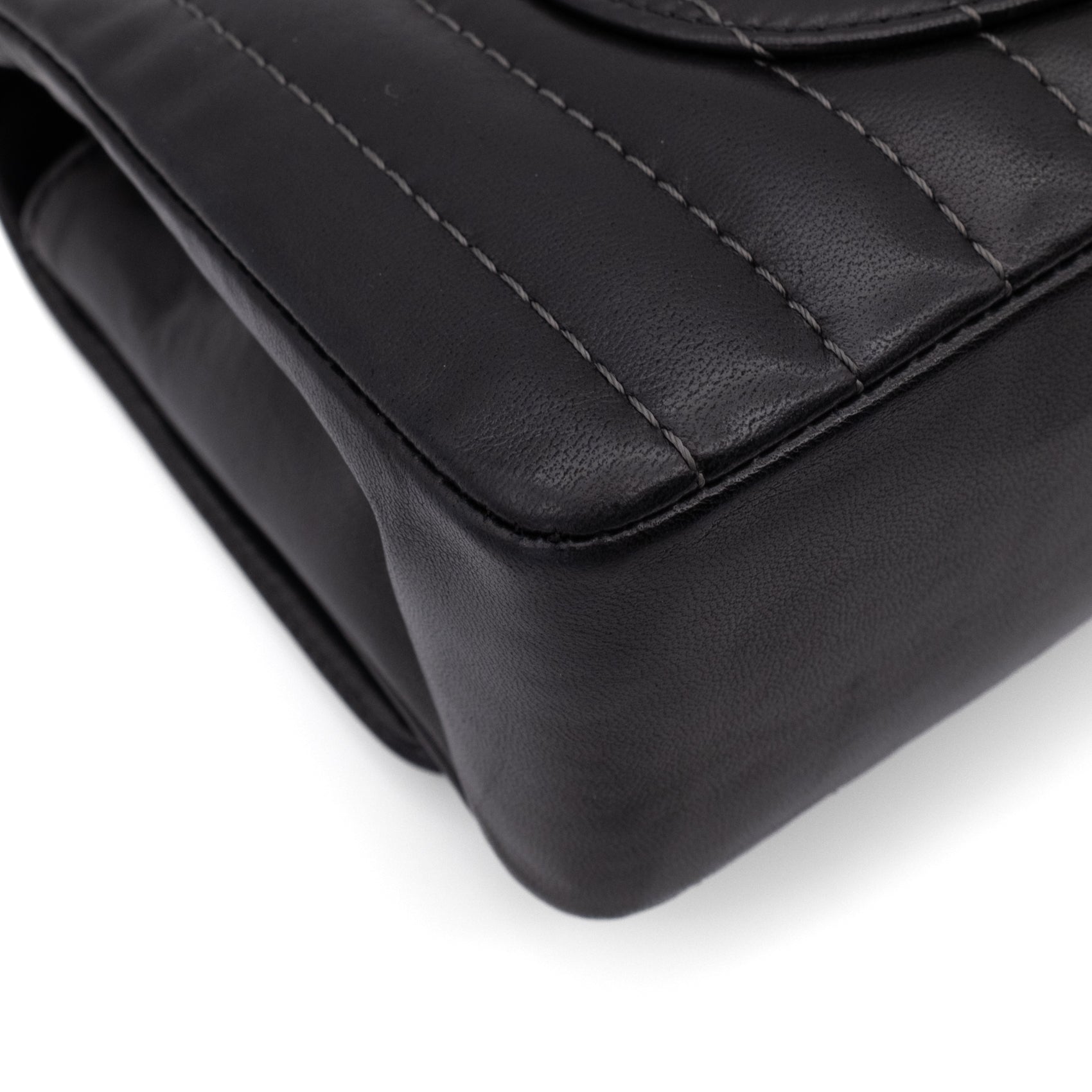 Chanel Classic Single Flap Medium Lammleder Schwarz Mademoiselle Vertical Quilted SHW