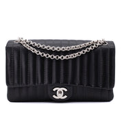 Chanel Classic Single Flap Medium Lammleder Schwarz Mademoiselle Vertical Quilted SHW