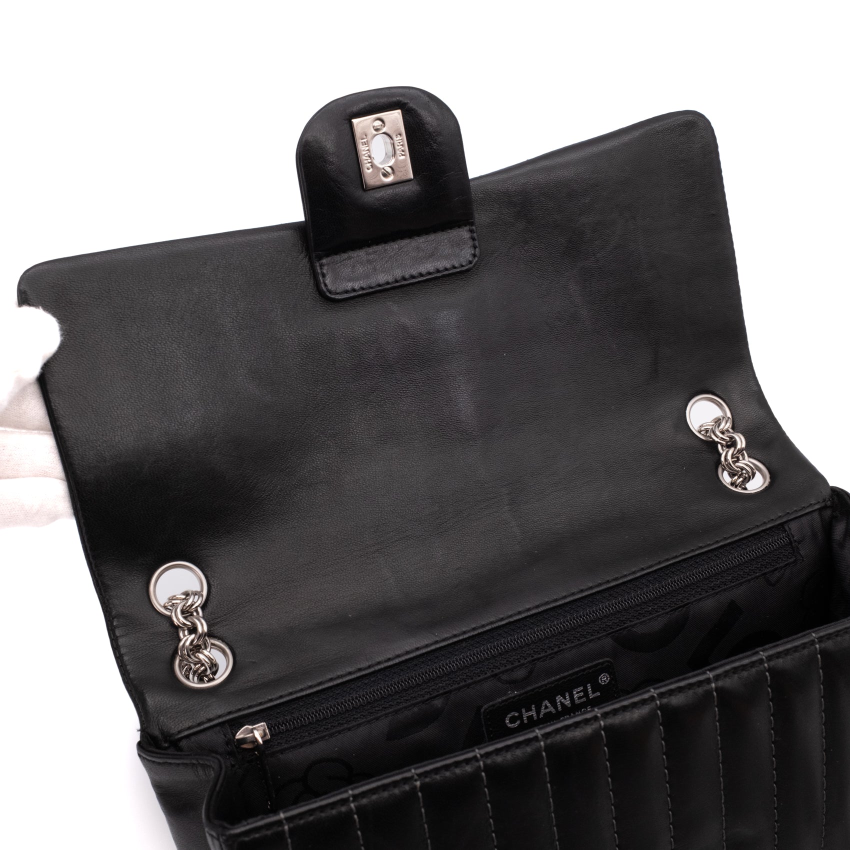 Chanel Classic Single Flap Medium Lammleder Schwarz Mademoiselle Vertical Quilted SHW