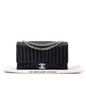 Chanel Classic Single Flap Medium Lammleder Schwarz Mademoiselle Vertical Quilted SHW