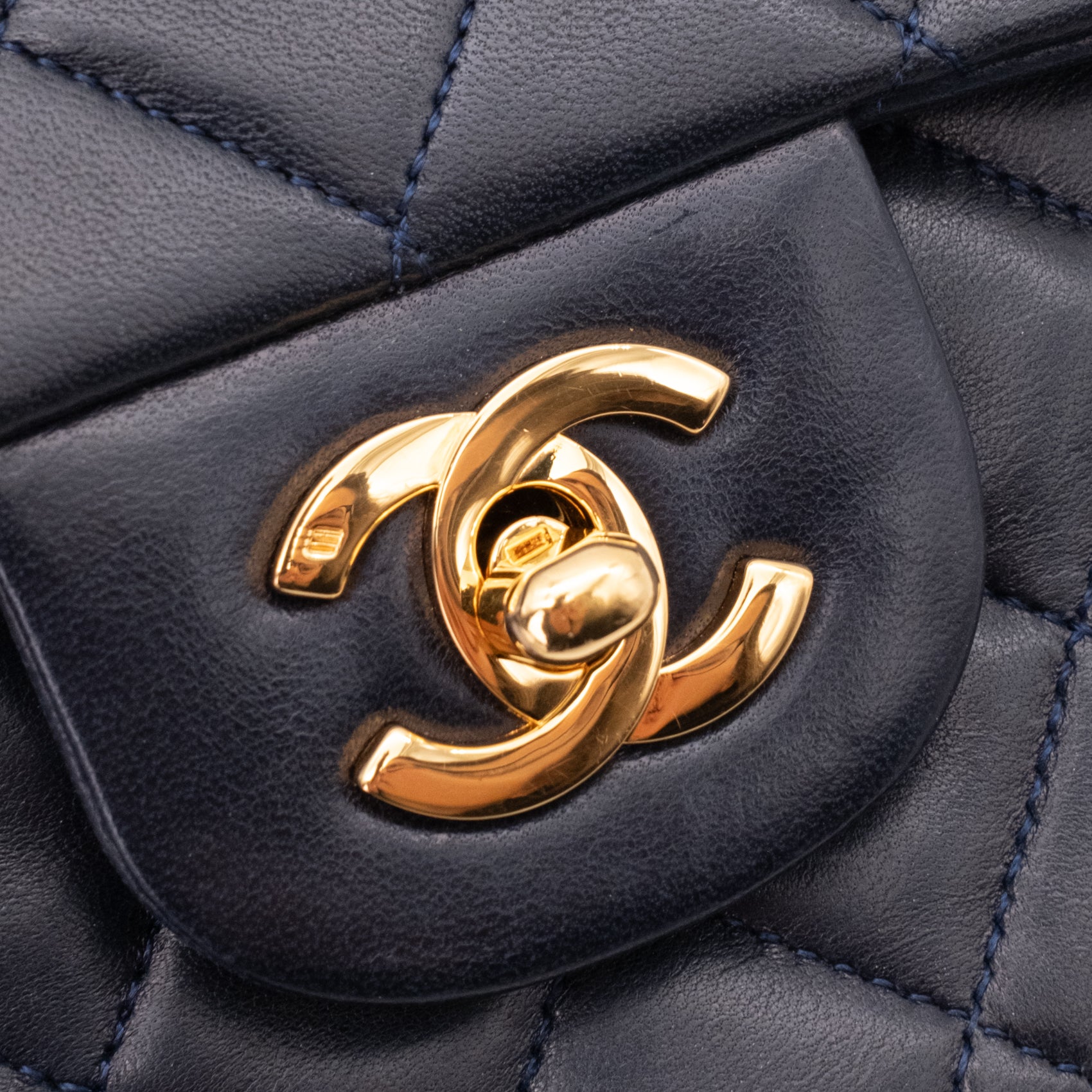 Chanel Classic Double Flap Medium Lammleder Dunkelblau GHW 24k
