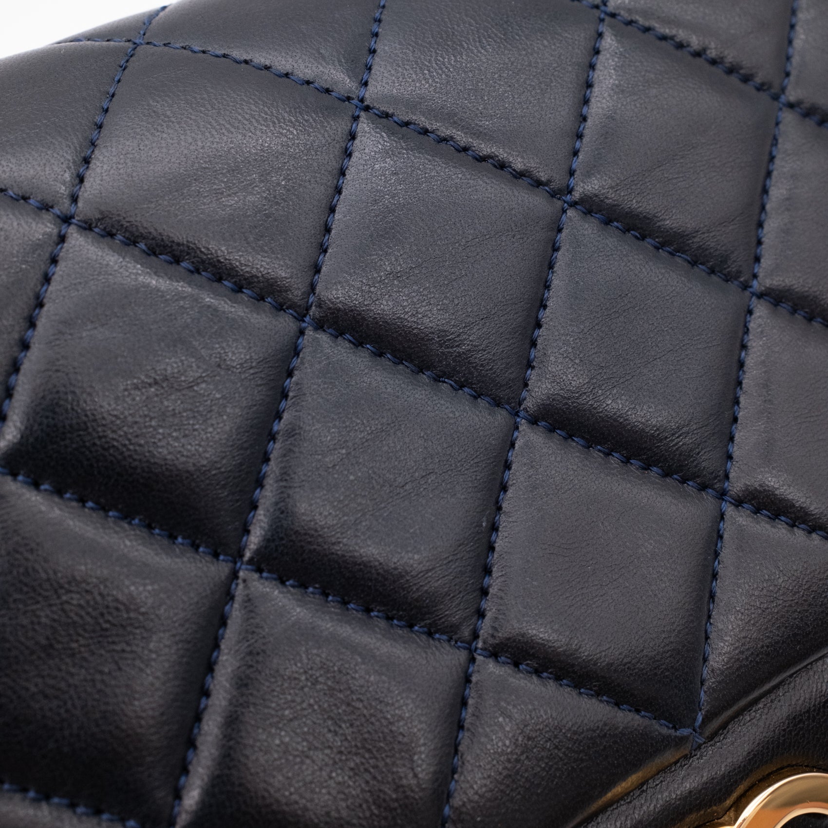 Chanel Classic Double Flap Bag Medium Lammleder Dunkelblau GHW 24k