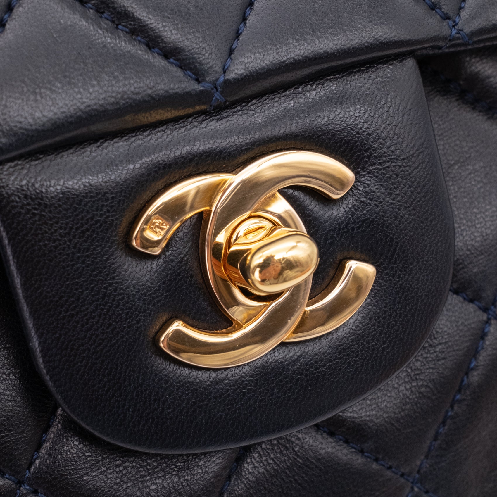 Chanel Classic Double Flap Bag Medium Lammleder Dunkelblau GHW 24k