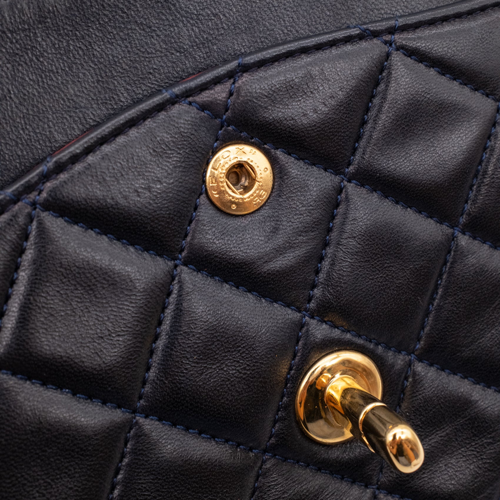 Chanel Classic Double Flap Bag Medium Lammleder Dunkelblau GHW 24k