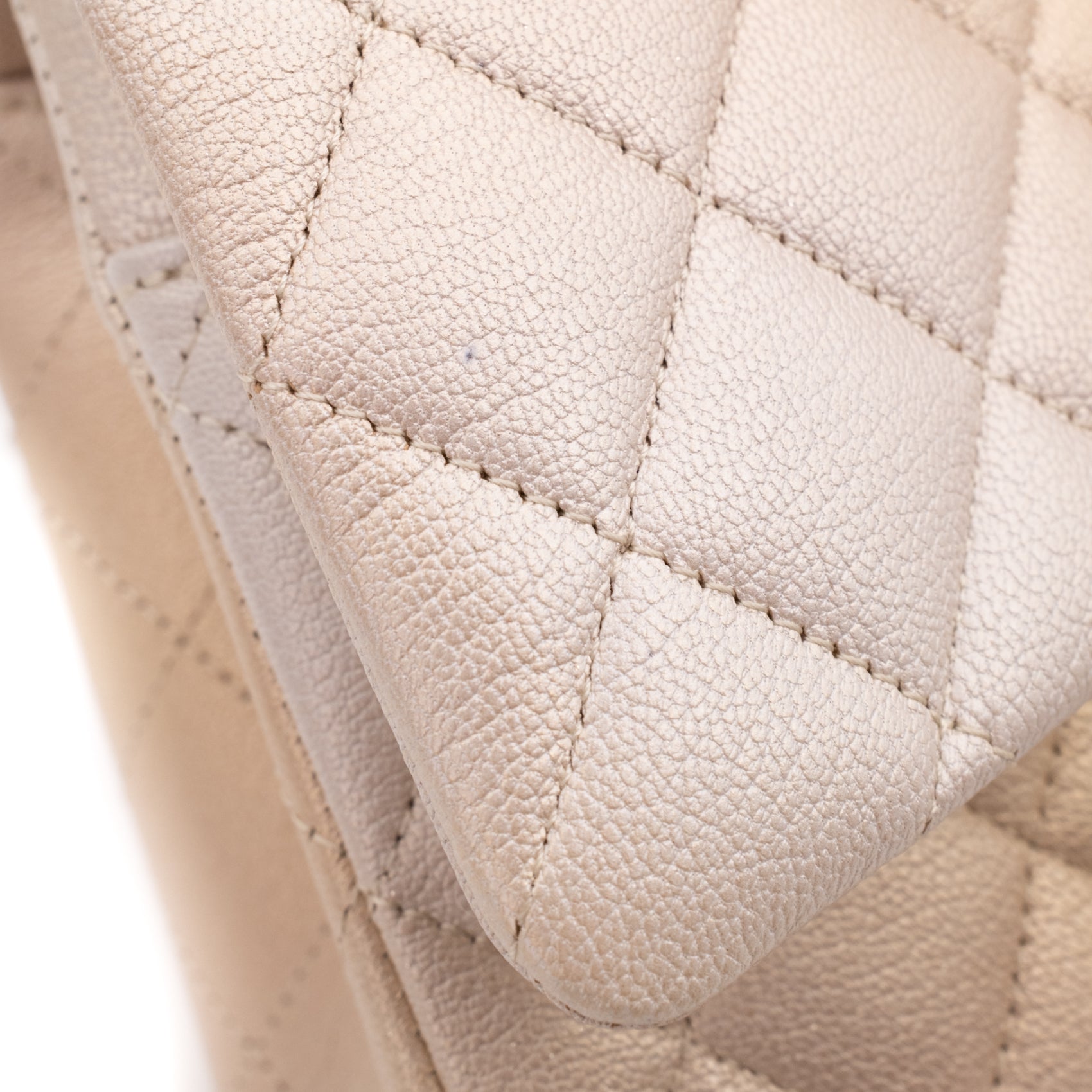 Chanel Classic Double Flap 22C Medium Goatskin Iridescent Beige Gold Cloudy Metallic Ombre GHW Matt