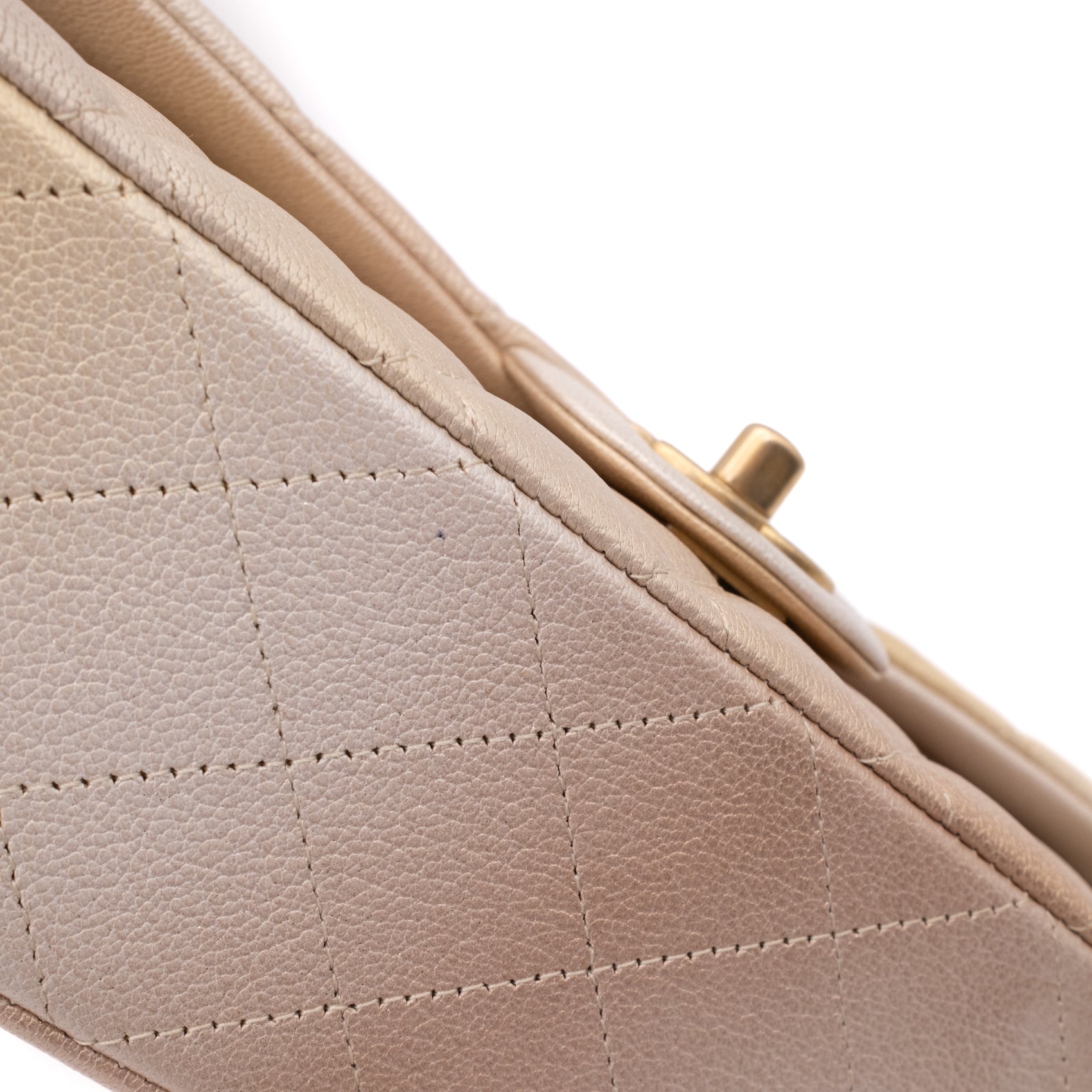Chanel Classic Double Flap 22C Medium Goatskin Iridescent Beige Gold Cloudy Metallic Ombre GHW Matt