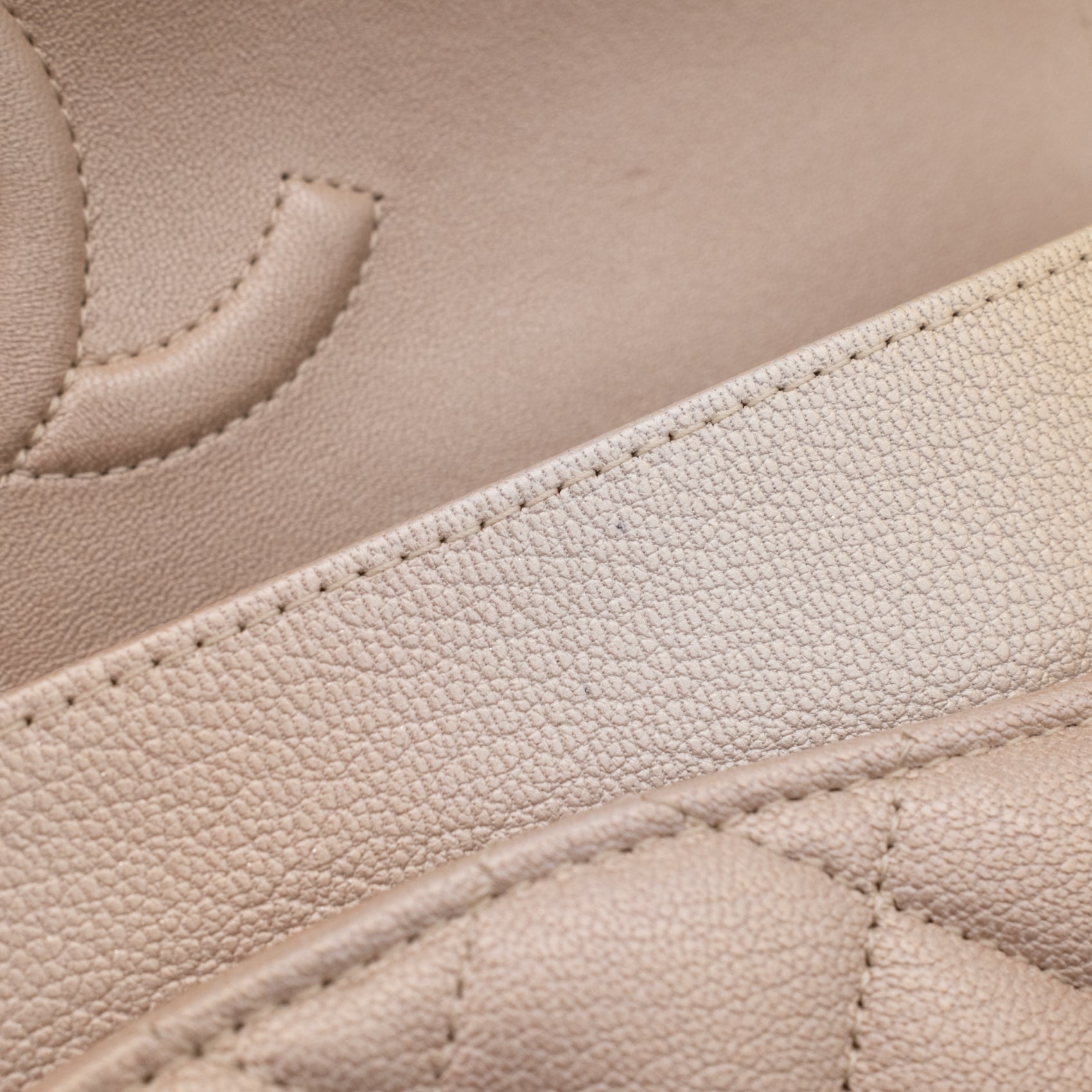 Chanel Classic Double Flap 22C Medium Goatskin Iridescent Beige Gold Cloudy Metallic Ombre GHW Matt