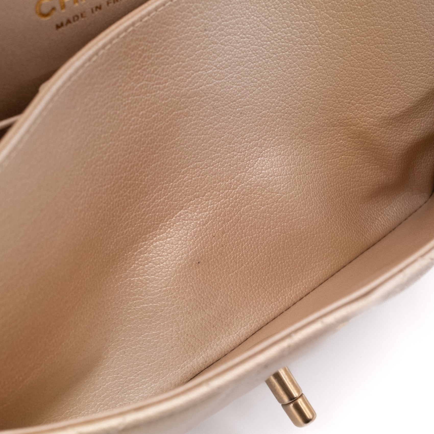 Chanel Classic Double Flap 22C Medium Goatskin Iridescent Beige Gold Cloudy Metallic Ombre GHW Matt