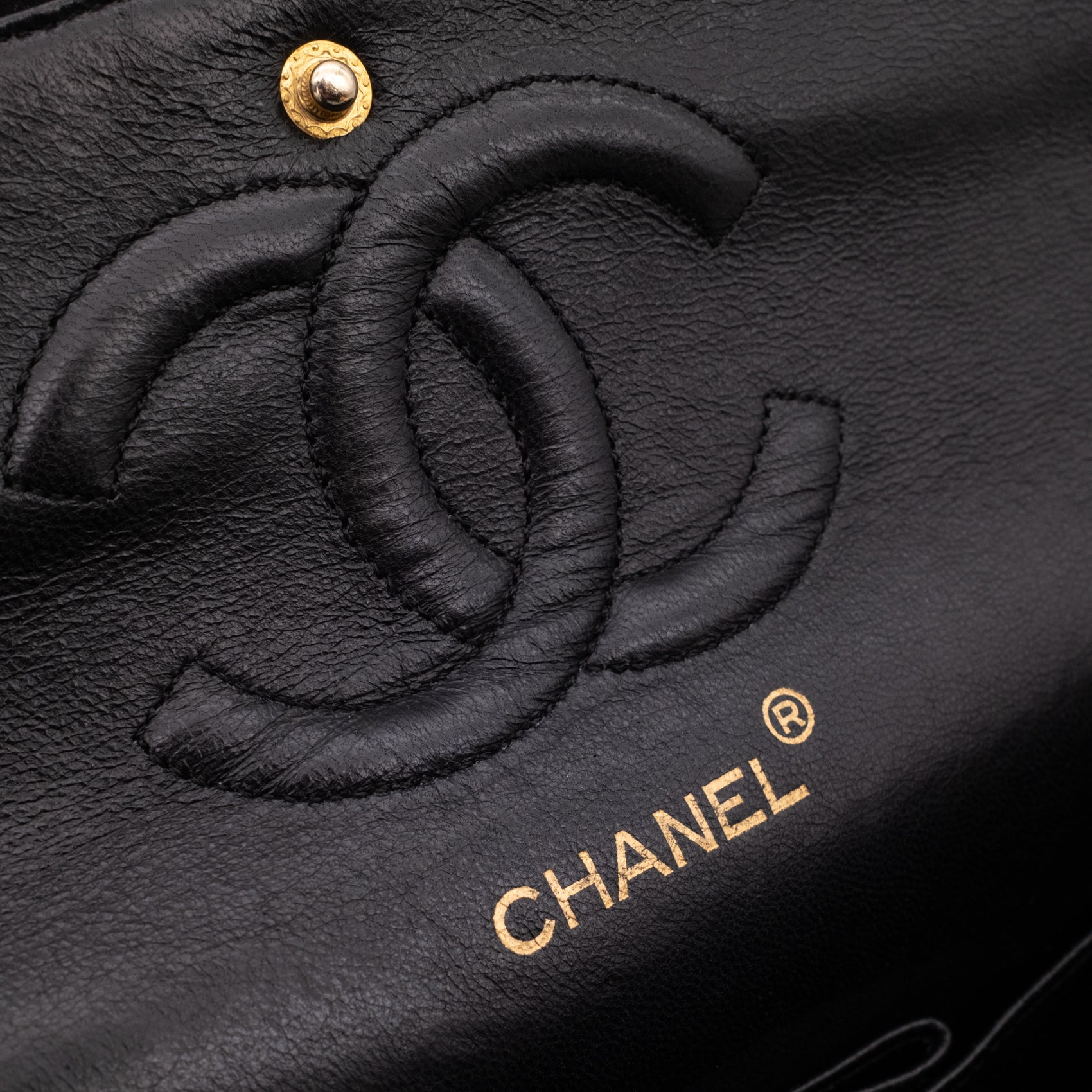 Chanel Classic Double Flap Bag Medium Velourleder Schwarz 24k GHW