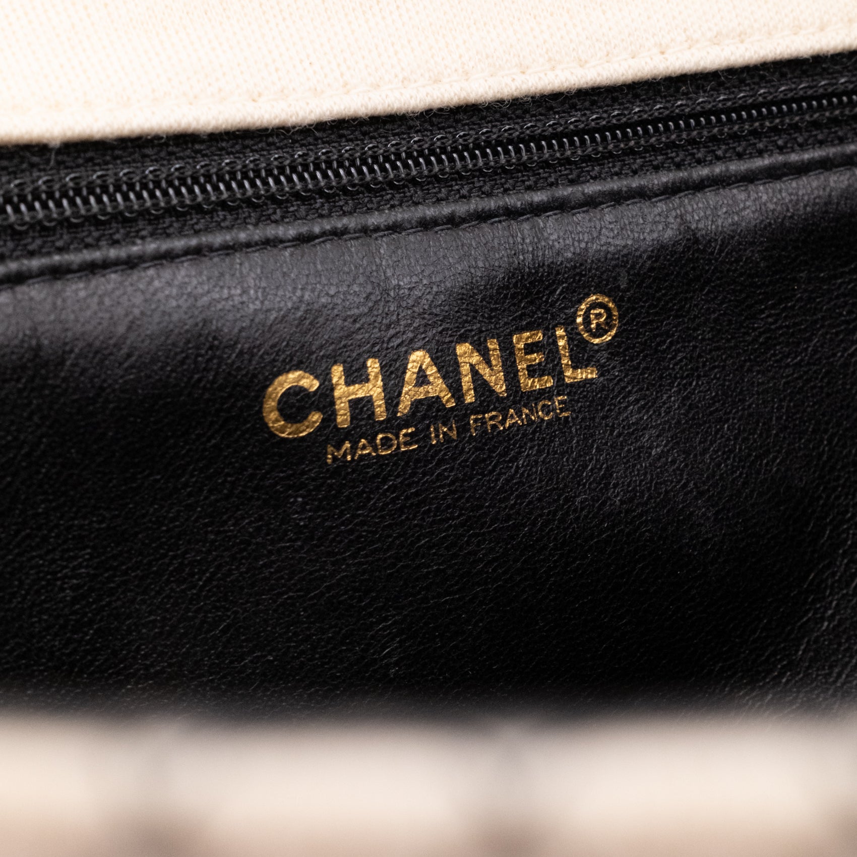 Chanel Classic Single Flap East West Microquilting Jersey Beige Schwarz GHW Matt