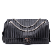 Chanel Classic Jumbo Single Flap Schultertasche Lammleder Schwarz Vertical Quilted Mademoiselle SHW