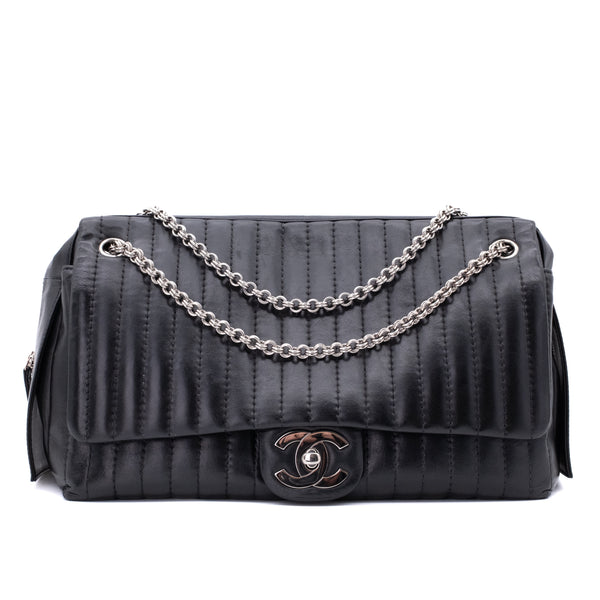 Chanel Classic Jumbo Single Flap Schultertasche Lammleder Schwarz Vertical Quilted Mademoiselle SHW