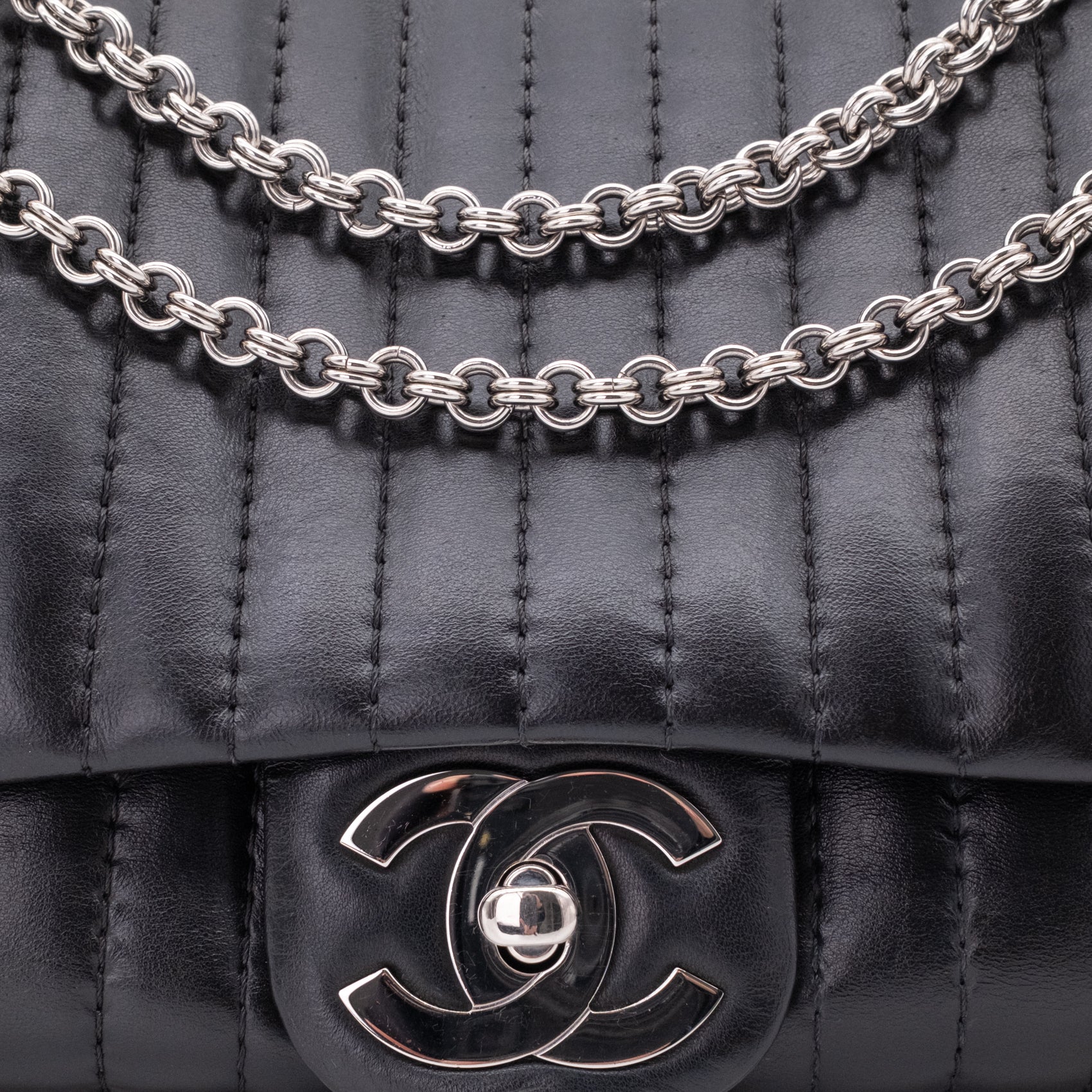 Chanel Classic Jumbo Single Flap Schultertasche Lammleder Schwarz Vertical Quilted Mademoiselle SHW