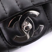 Chanel Classic Jumbo Single Flap Schultertasche Lammleder Schwarz Vertical Quilted Mademoiselle SHW