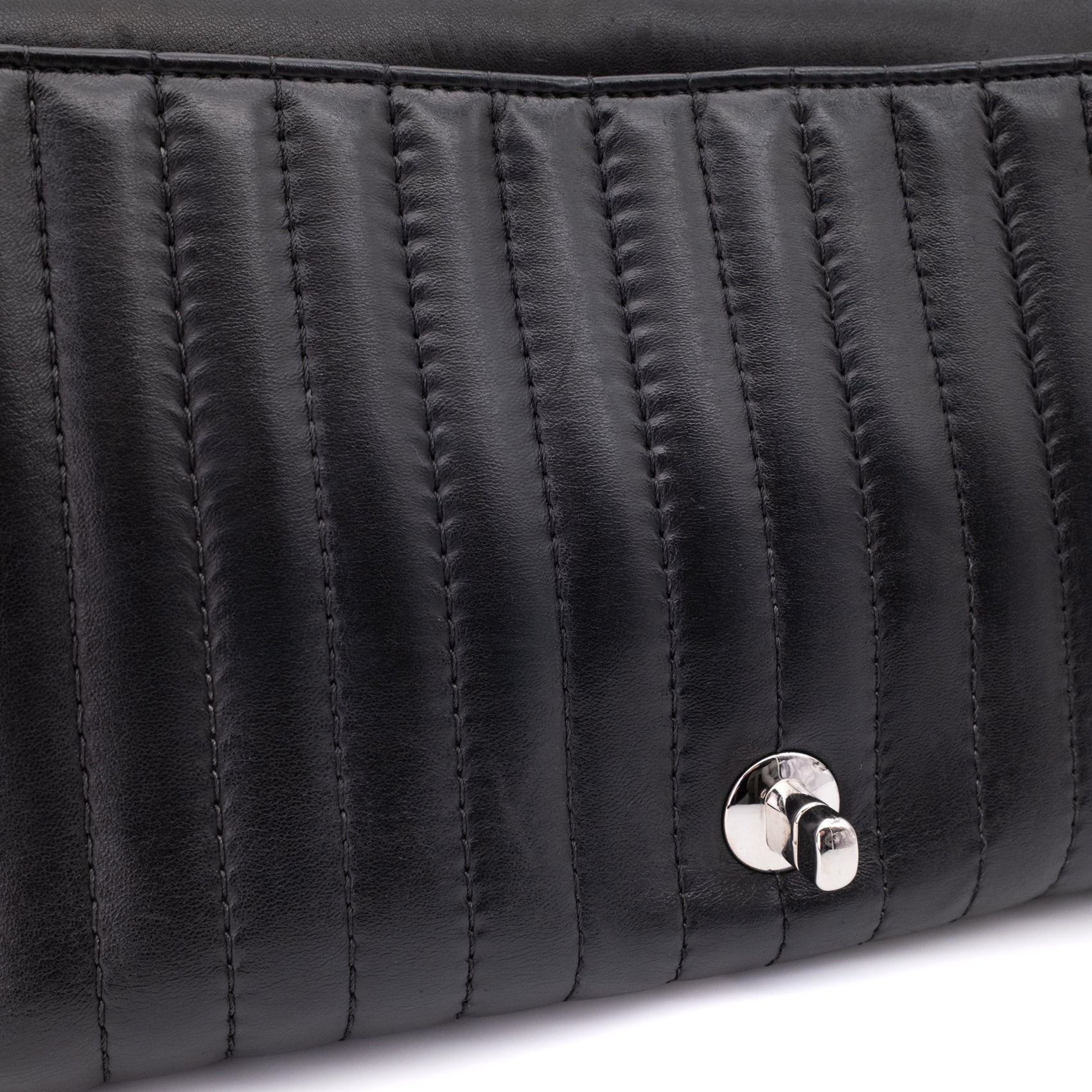 Chanel Classic Jumbo Single Flap Schultertasche Lammleder Schwarz Vertical Quilted Mademoiselle SHW