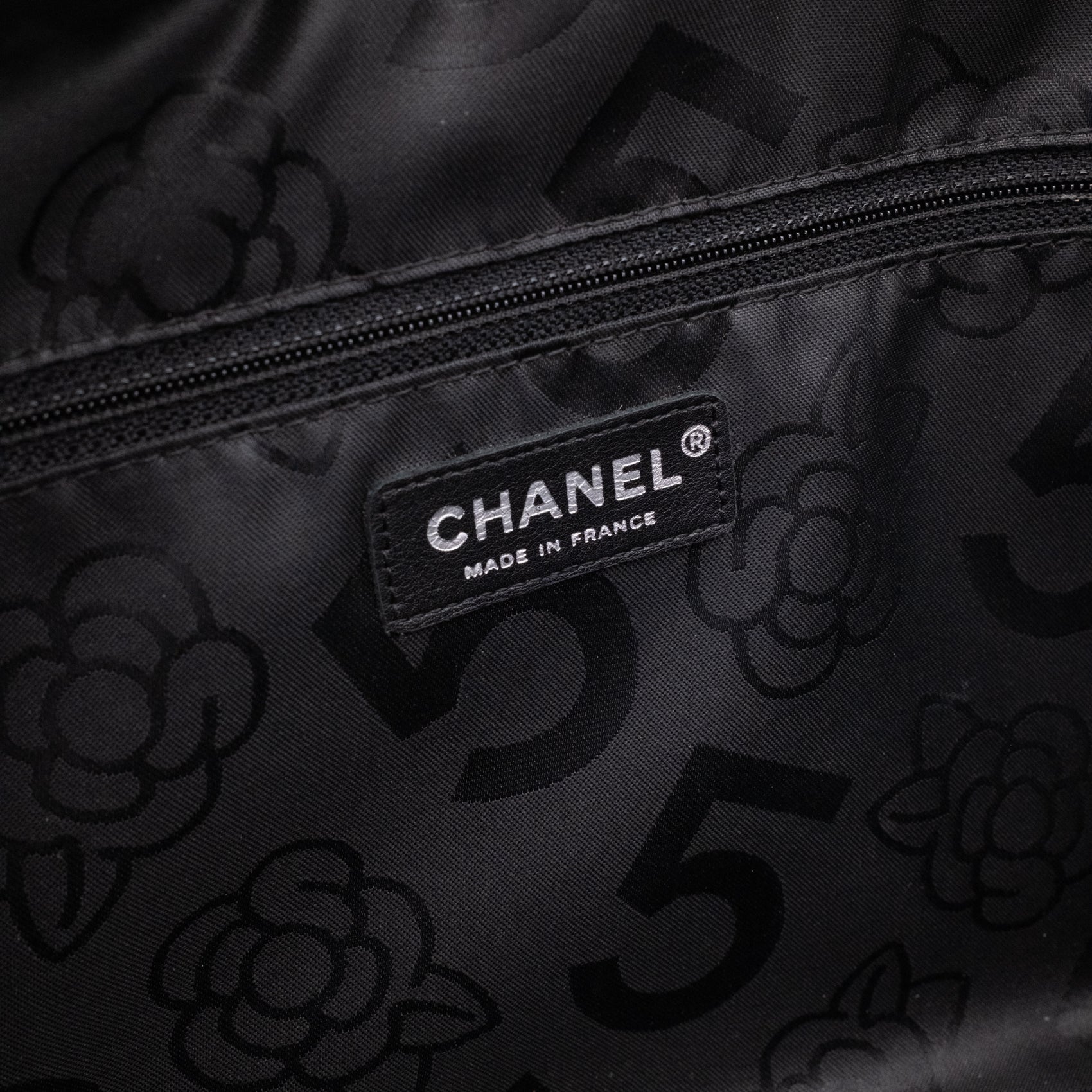 Chanel Classic Jumbo Single Flap Schultertasche Lammleder Schwarz Vertical Quilted Mademoiselle SHW