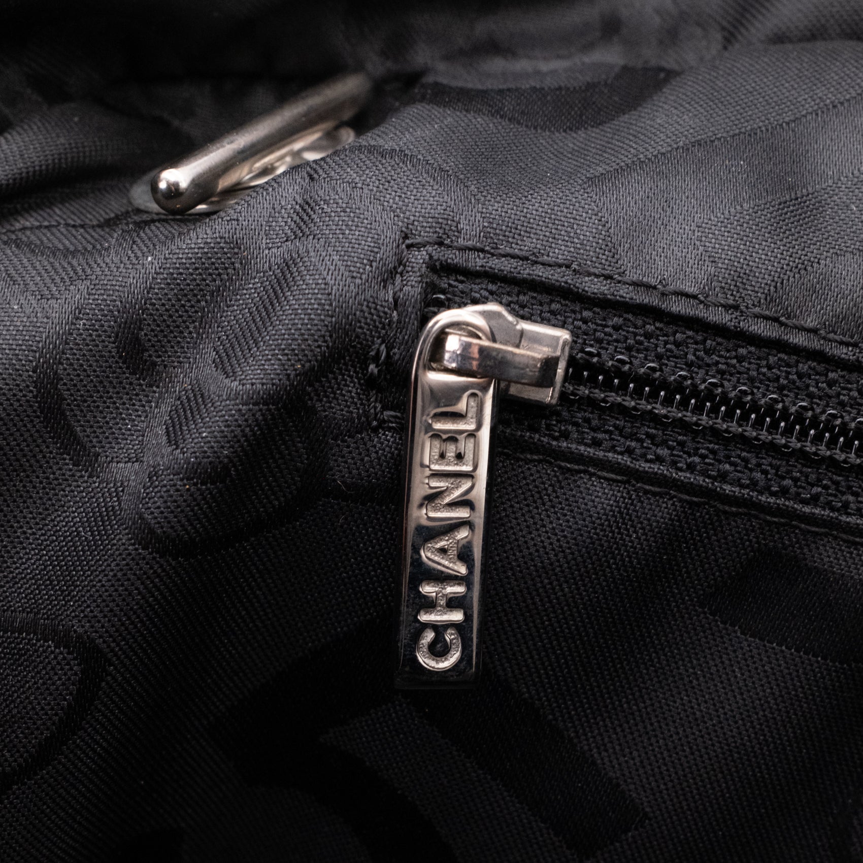 Chanel Classic Jumbo Single Flap Schultertasche Lammleder Schwarz Vertical Quilted Mademoiselle SHW