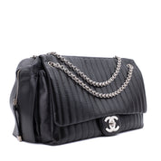 Chanel Classic Jumbo Single Flap Schultertasche Lammleder Schwarz Vertical Quilted Mademoiselle SHW