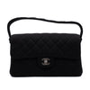 Schwarze Chanel Timeless Handtasche Double Face Medium Größe aus Jersey Material mit silberner Hardware Frontansicht