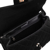 Schwarze Chanel Timeless Handtasche Double Face Medium Größe aus Jersey Material mit silberner Hardware Innenraum