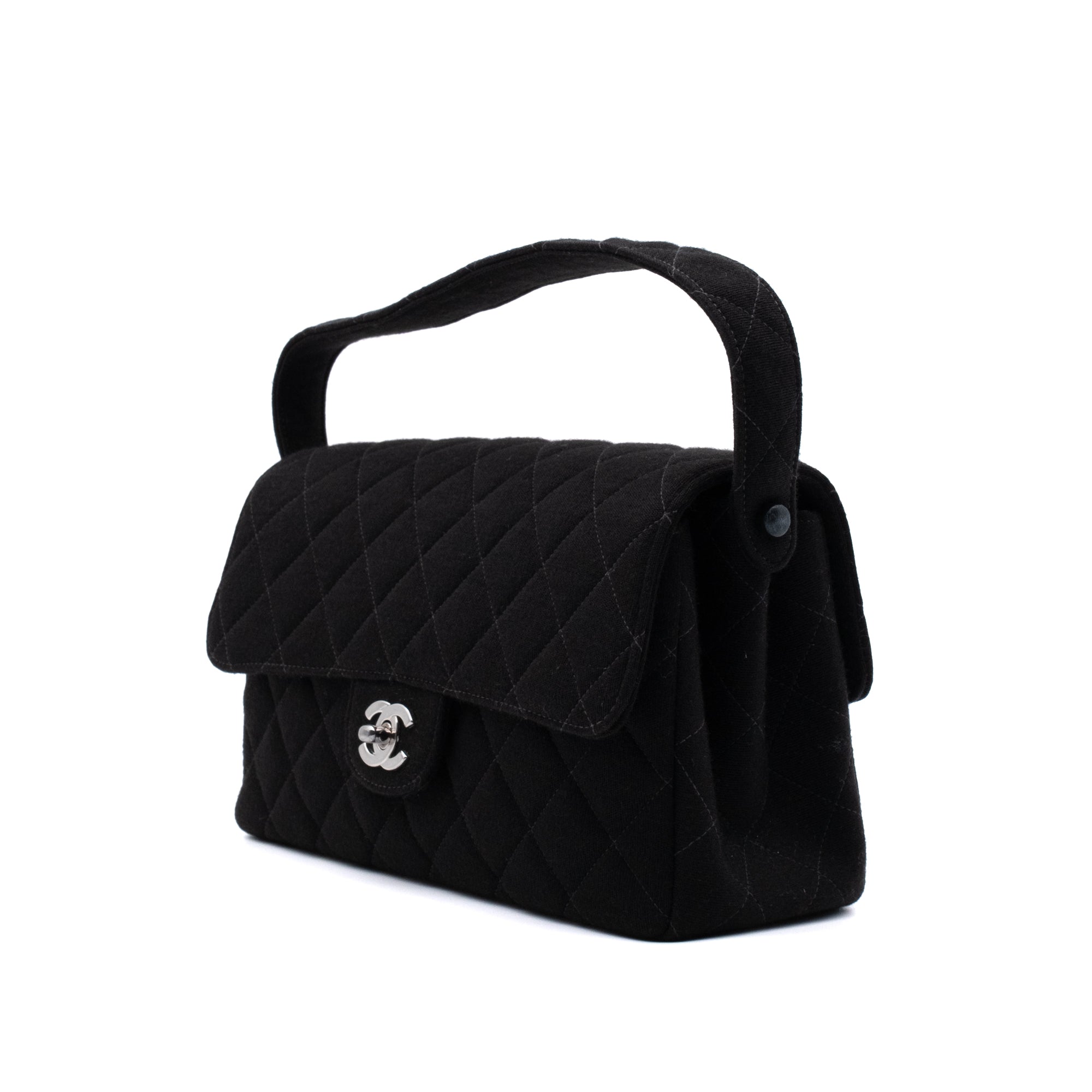 Schwarze Chanel Timeless Handtasche Double Face Medium Größe aus Jersey Material mit silberner Hardware halbe Seitenansicht rechts