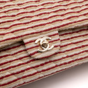 Gestreifte Chanel Timeless Handtasche Double Flap Bag in Rot Creme mit Perlenkette in Medium Größe mit goldener Hardware Detail Logo