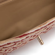 Gestreifte Chanel Timeless Handtasche Double Flap Bag in Rot Creme mit Perlenkette in Medium Größe mit goldener Hardware Druckstelle Innen